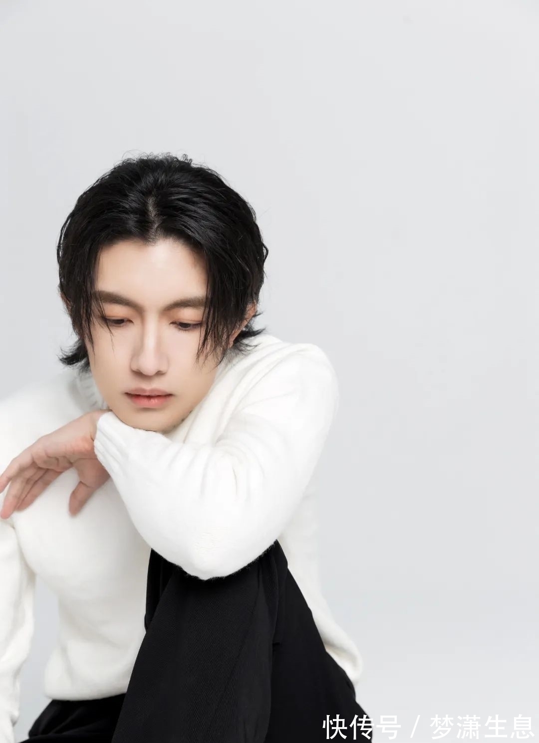 孟老师!清华美院男神酷似金城武!为一幅画累瘦17斤,堪比彩铅界“冷军”