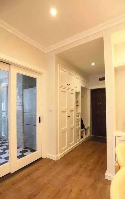 同事|同事家73平新房，进门鞋柜把人迷住了，阳台榻榻米还能当一间房！