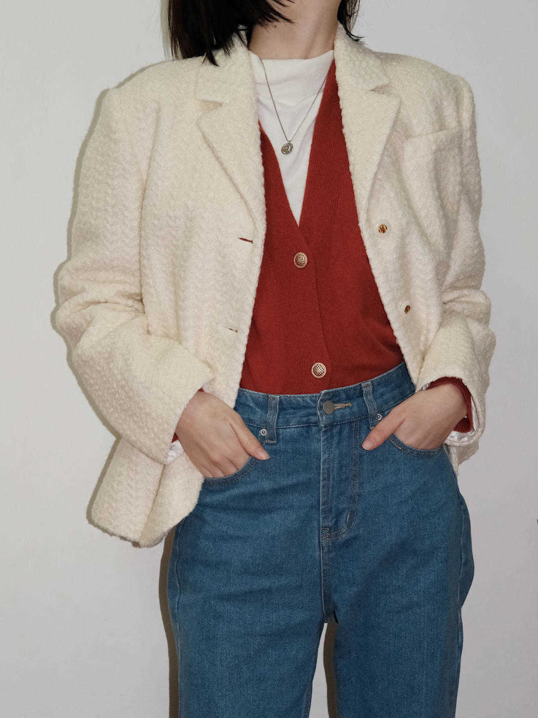 米黄色|别再说冬季单品穿不出减龄效果了!码住这四套造型,唯美又有气质