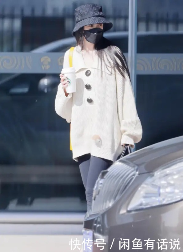 紧身|毛阿敏越老越洋气,唐装配健美裤秀身材曲线,58岁还有“少女腿”