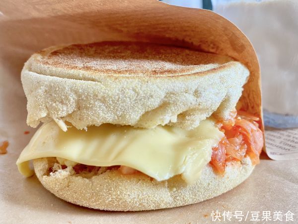 快手|#巨下饭的家常菜#快手早餐汉堡你这么做，保证最正宗