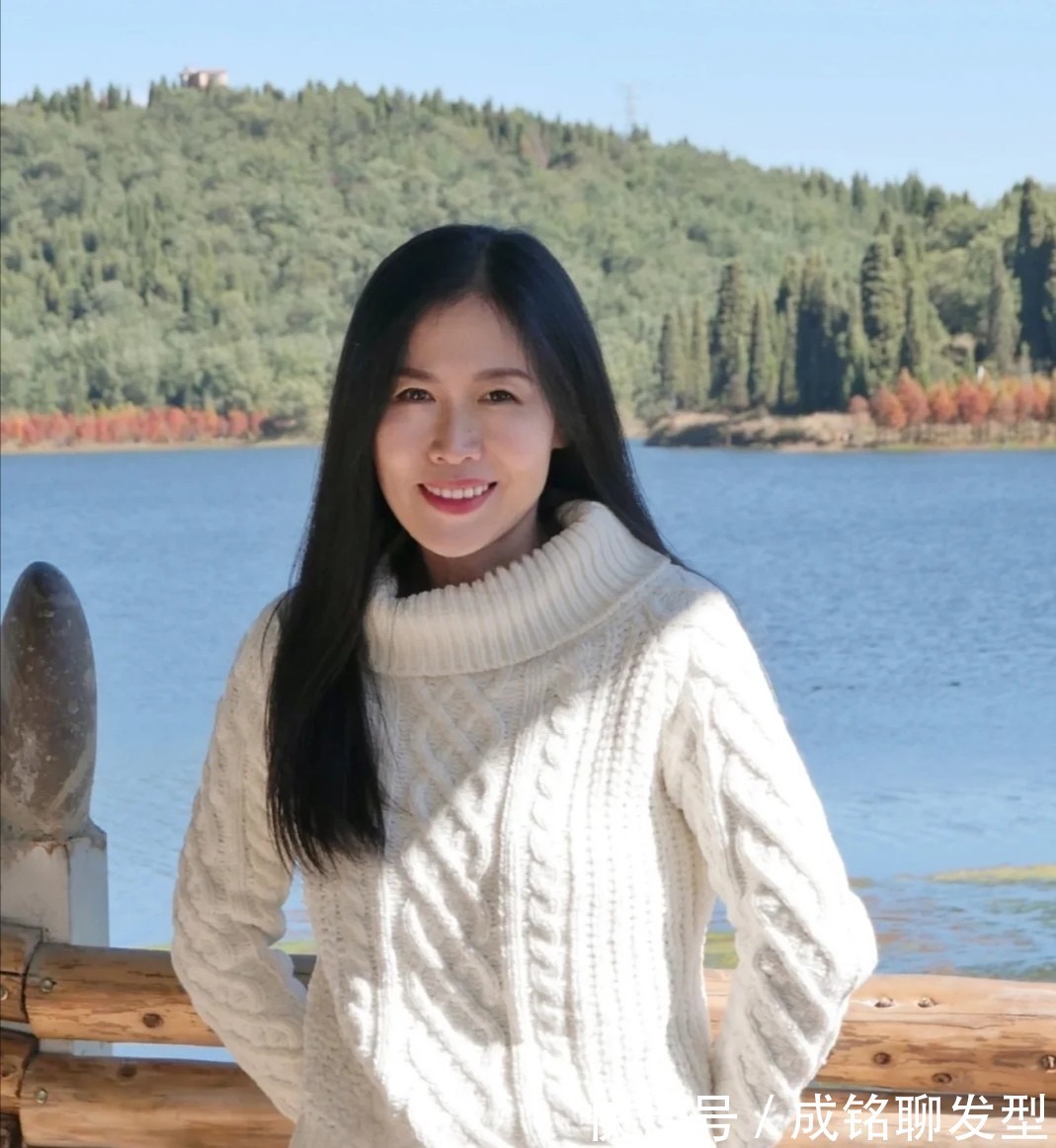 颜值|六十岁的女人,颜值再高也别踩这三个穿衣误区,没气质又掉档次