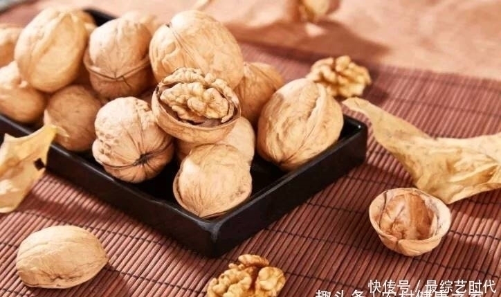 核桃|核桃和此物一起煮,皱纹没了,睡眠好了,让你远离失眠困扰