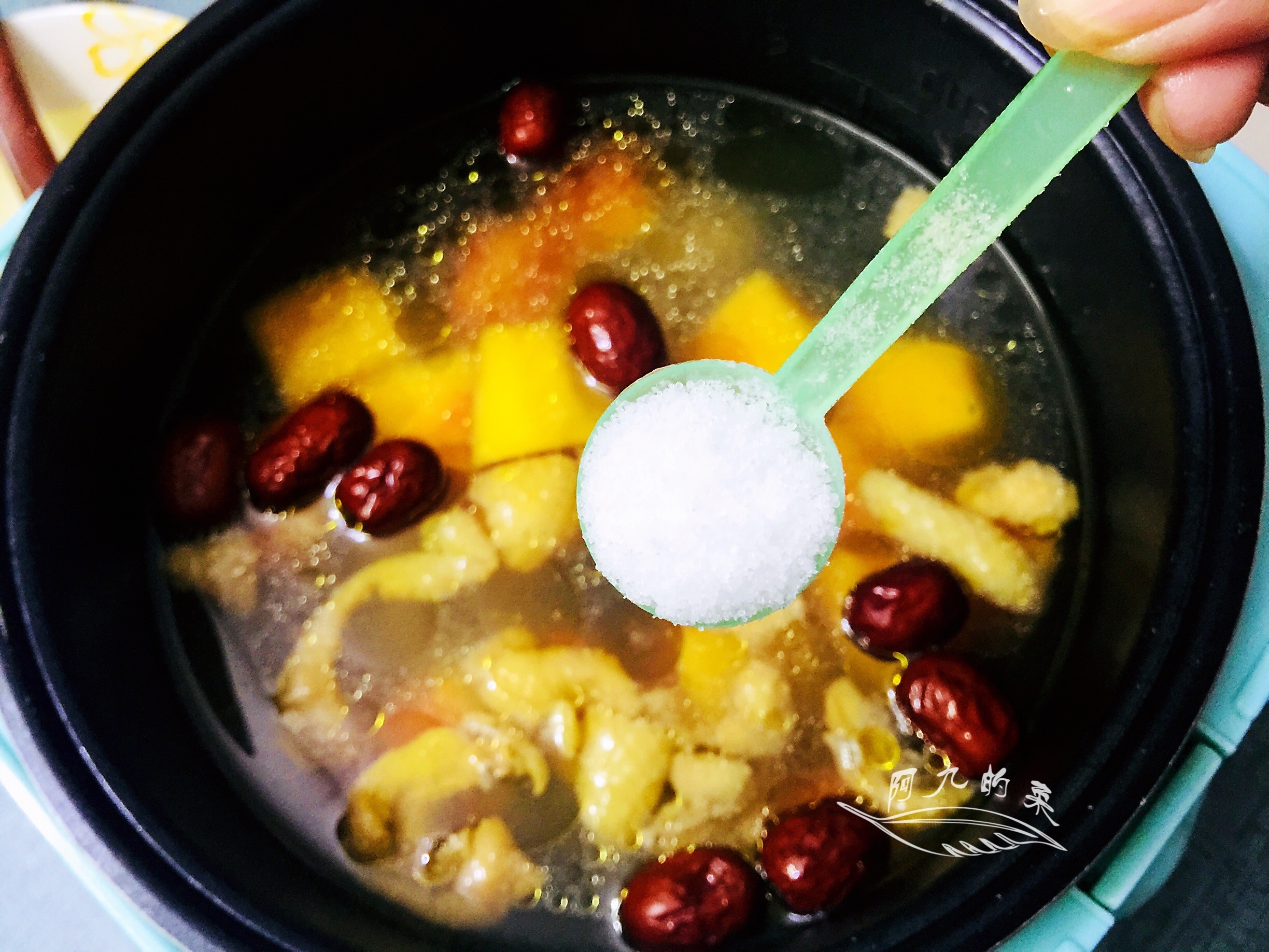 鸡肉|入秋后,煲鸡汤多加这2样食材,鲜甜又营养,好喝不上火