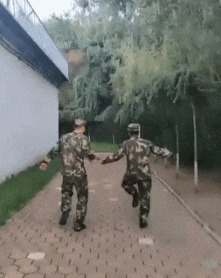 |搞笑GIF：就这打法，生产队的骡子都没这样打过