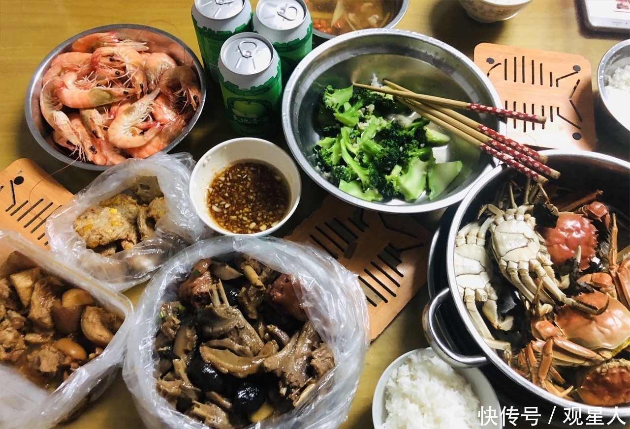 中秋|一家三口的中秋晚餐,比较简单又不失节日气氛,虾蟹更是不能少
