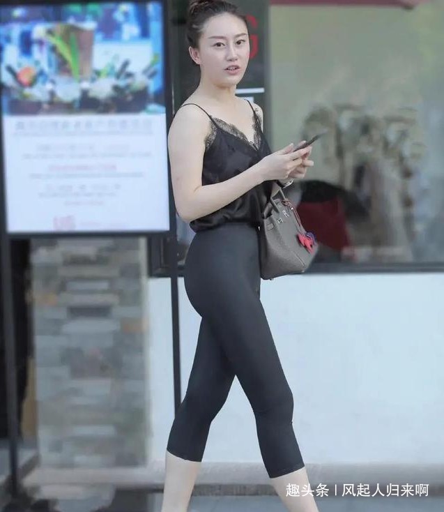 紧身衣 打底裤带来精致的时尚魅力，轻松穿出女人的优雅，简单利落！