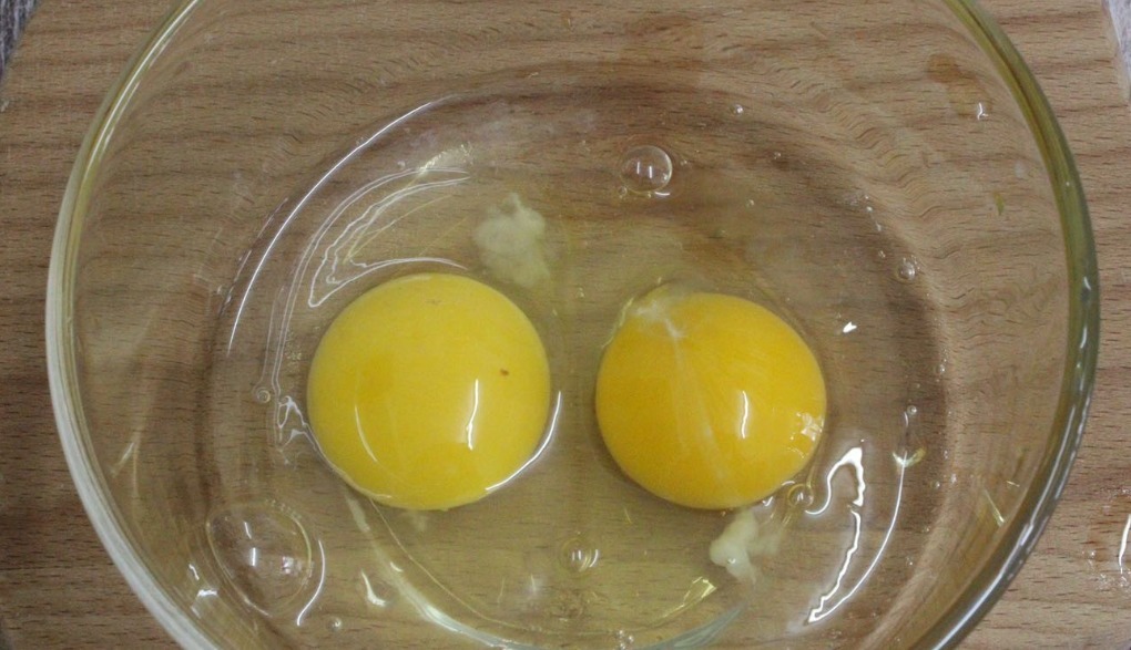 两个鸡蛋,一盒酸奶,教您做低脂轻卡芝士蛋糕,比奶酪还好吃