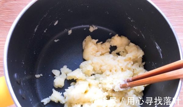 搅拌均匀|不容易翻车的泡芙制作过程,掌握这个技巧,做出高颜值的摩卡泡芙!