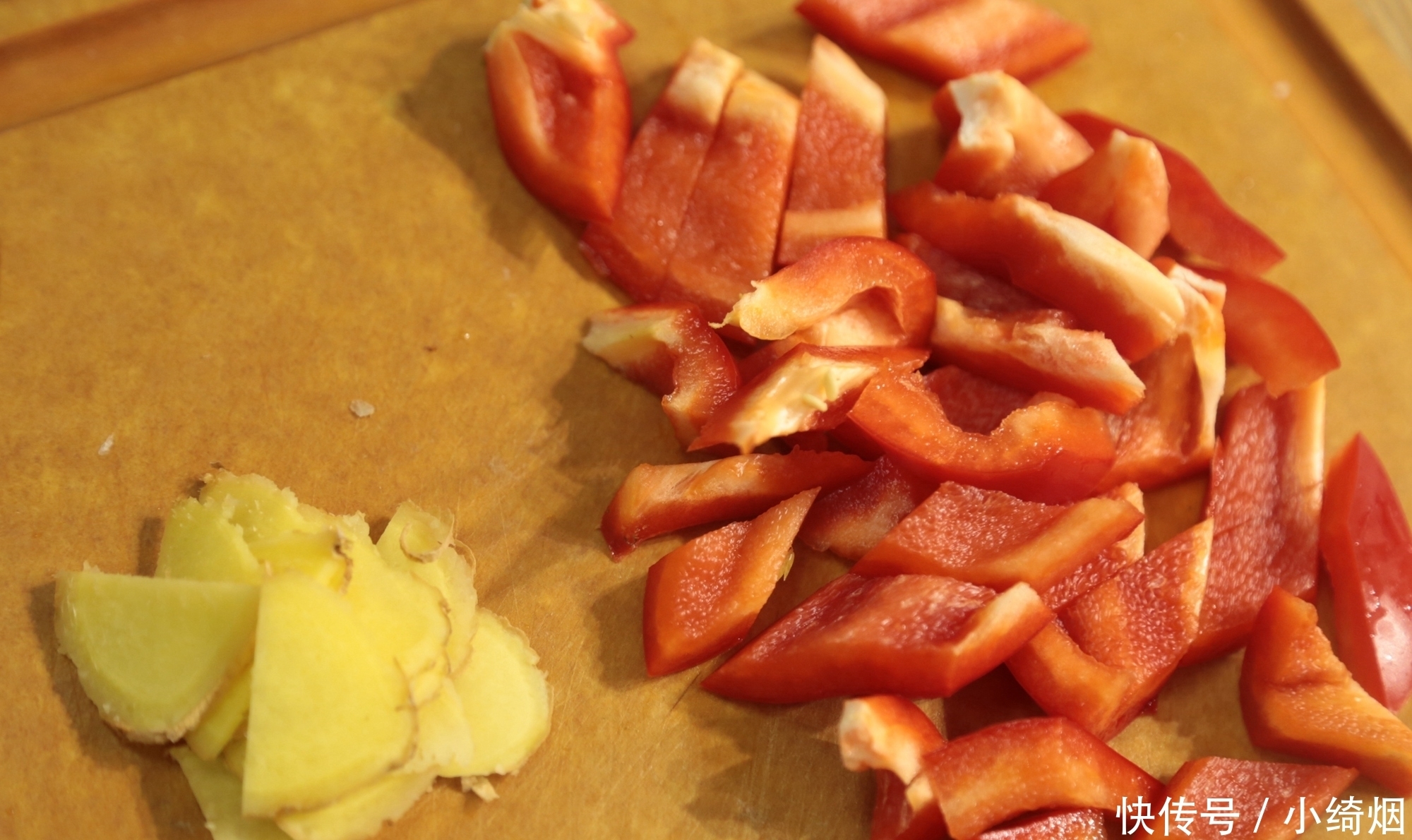 蒜苗|一块豆腐,几根蒜苗,10分钟做一锅!又香又简单,减肥也零负担