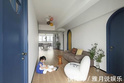 玄关|她把客厅一分为二，家里多间房，再把电视请出家，生活简单又幸福