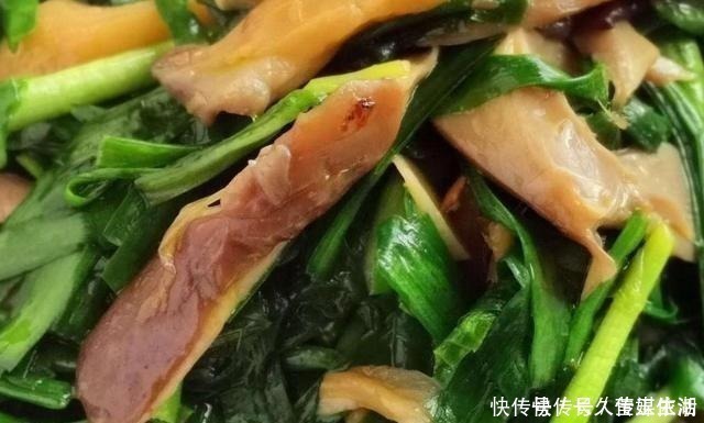 食材|韭菜和此食材是绝配，我家三天两头吃，清肠刮油，炒一盘才5块钱
