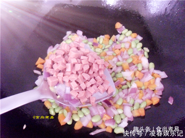 胡萝卜|此款炒米饭,食材简单很平常,味道香喷喷,吃一次想念一辈子