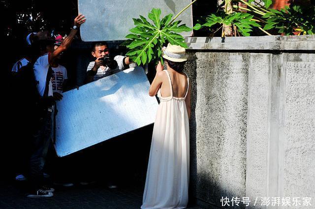 婚礼现场新娘独自开车前来,只因接亲堵门时女方舅舅硬要5条中华