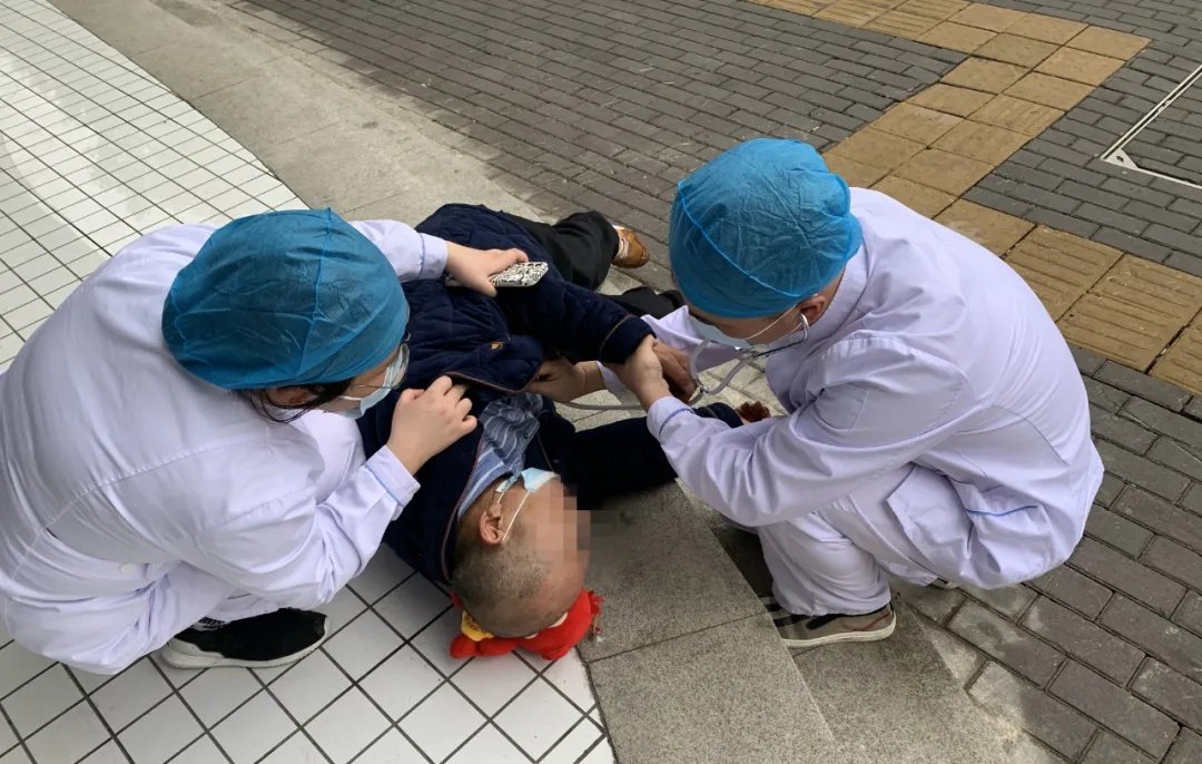 张军|“虽然我们只是一家口腔医院，但这是天职”