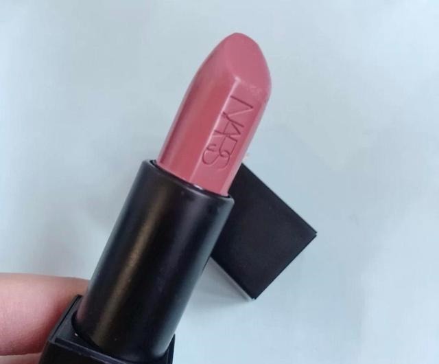 芭比粉 一看就是“直男癌”的四只口红,别再让男友送了,显黑太难看!