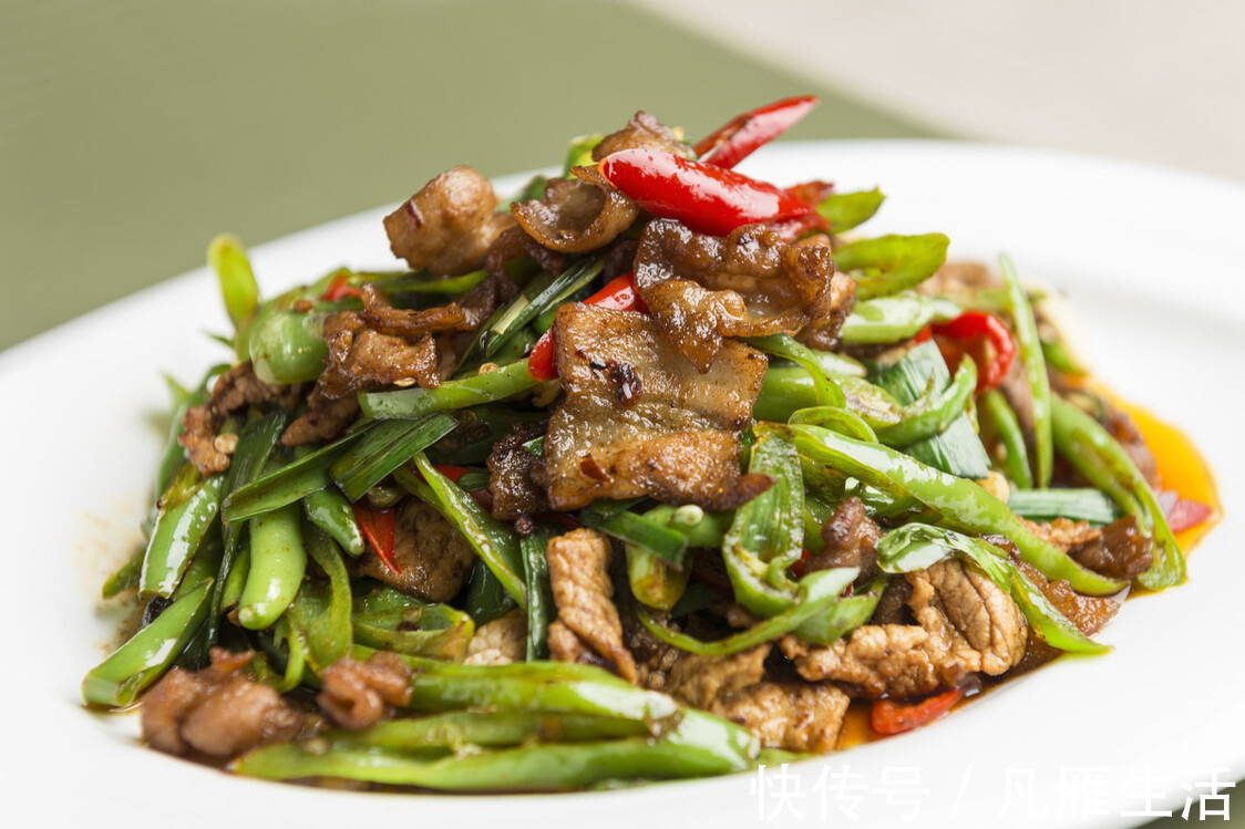 瘦肉|不管炒什么肉,都别直接下锅炒,谨记2个窍门,肉又香又嫩很入味