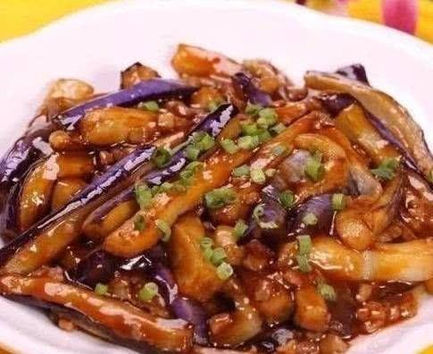 记住|红烧茄子的时候,不要直接把它放进锅里,记住1点,好吃又不油腻