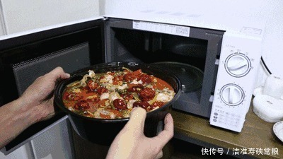 不能放进微波炉的10种东西,很多人第一个就弄错了,太危险了