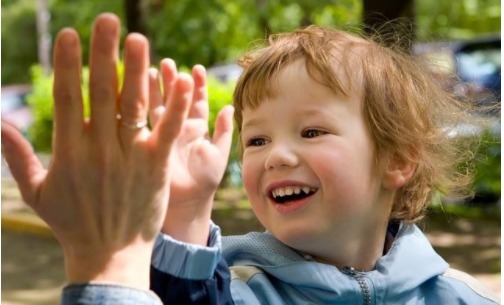 两岁的孩子到底有多“可怕”?若你娃没有这三个表现,算捡到宝了