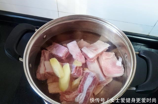 香肉|到了冬天,要常给家人做此菜,鲜香肉嫩好美味,吃完浑身暖乎乎