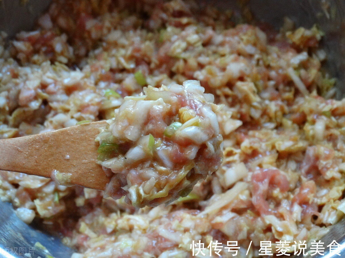 无论包什么馅饺子，调馅注意3个步骤，饺子完整鲜香，家人爱吃
