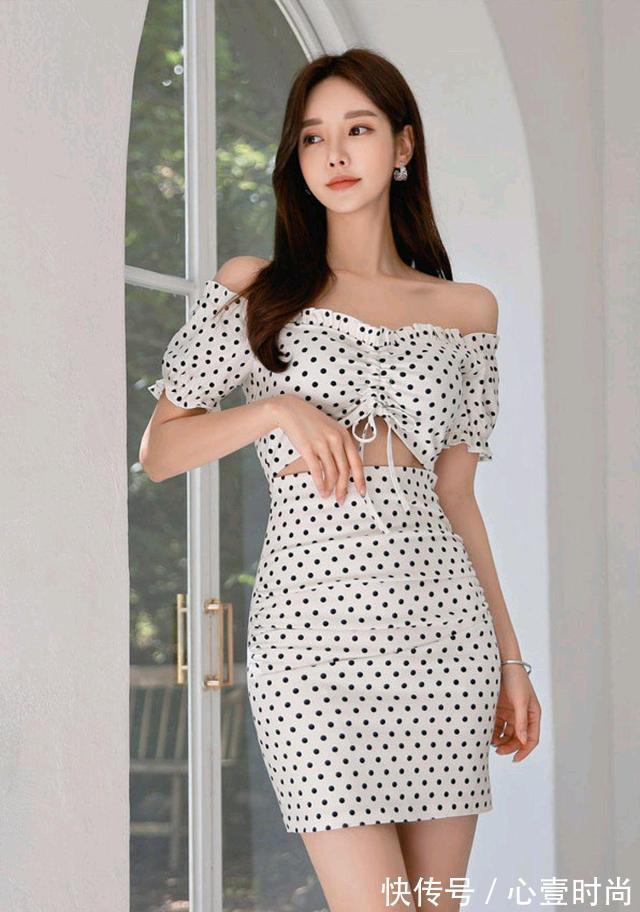 孙允珠|女神孙允珠高清时尚搭配:华尔兹庭园夏雪白皙波点衣裙