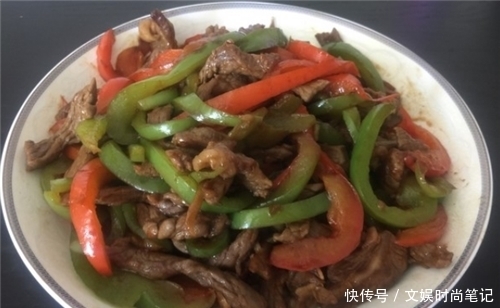 它是“带饭党”的最爱，简单一炒就出锅，菜品鲜嫩营养还管饱！