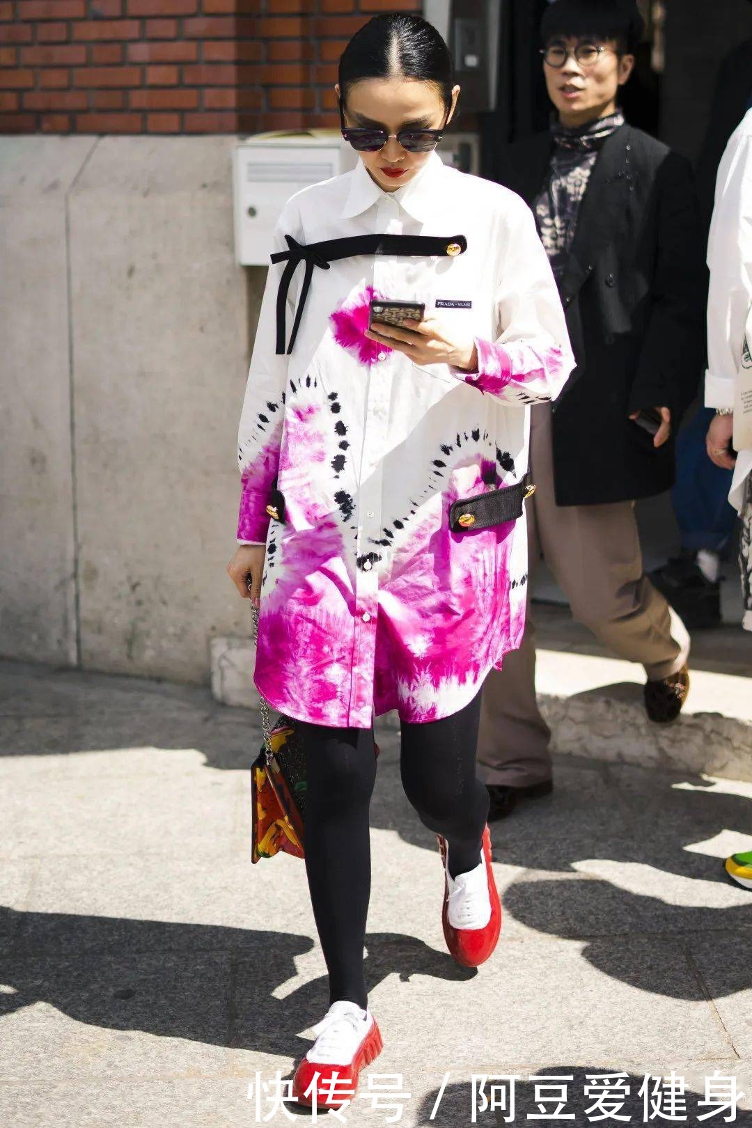 冷热变幻的早秋时节，让这些扎染单品给你带来惊喜，穿出高级感