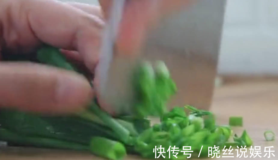葱段|排骨不要炖土豆了,媳妇给里面倒了一碗面粉,老公不够吃了