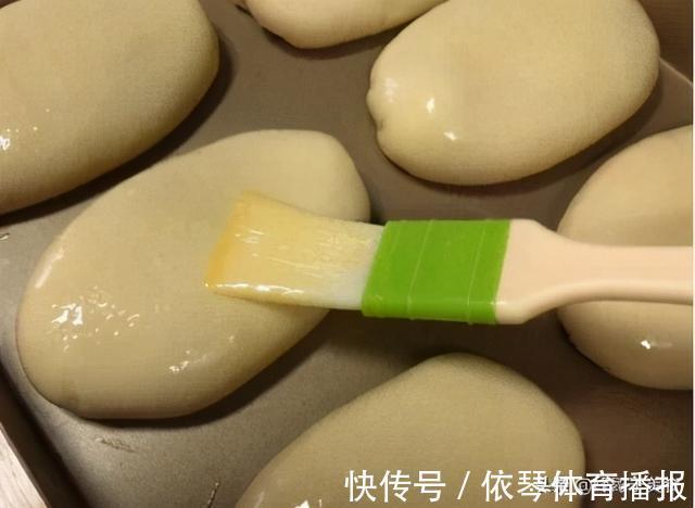 马苏里拉|烘焙，香蕉芝士饼的做法，制作简单，馅中加入了芝士，热的超好吃