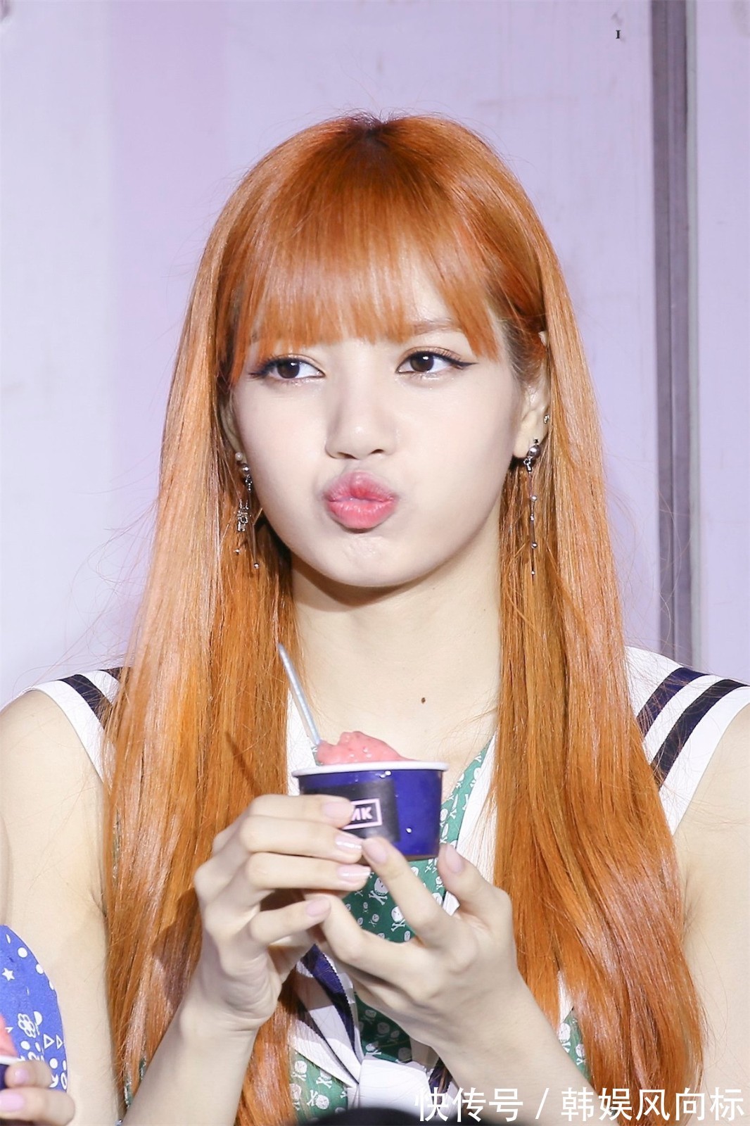 blBLACKPINK Lisa穿着一身宝格丽服装,需要花费多少钱?
