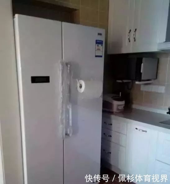 家人|老婆不顾家人的反对，卫生间就砌半堵墙，完工后全家都夸她聪明