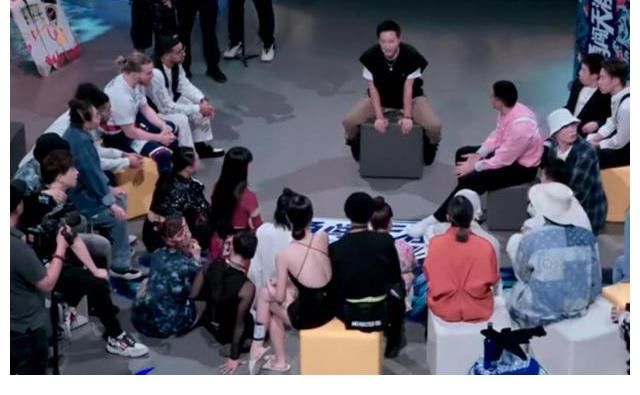 街舞4|《这！就是街舞4》首播：开局“炸裂”，“垂直IP”能否持续破题