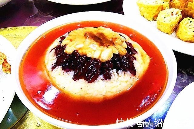 外甥女的生日宴,第9个是家乡特色菜,价格最贵,全家人抢着吃