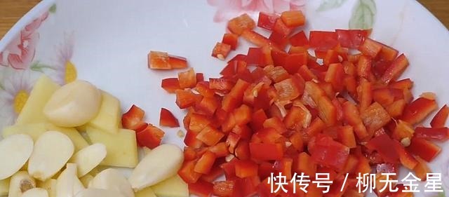 秋天要多吃鱼,教你懒人做法,用料简单味道香,上桌汤汁都不剩!