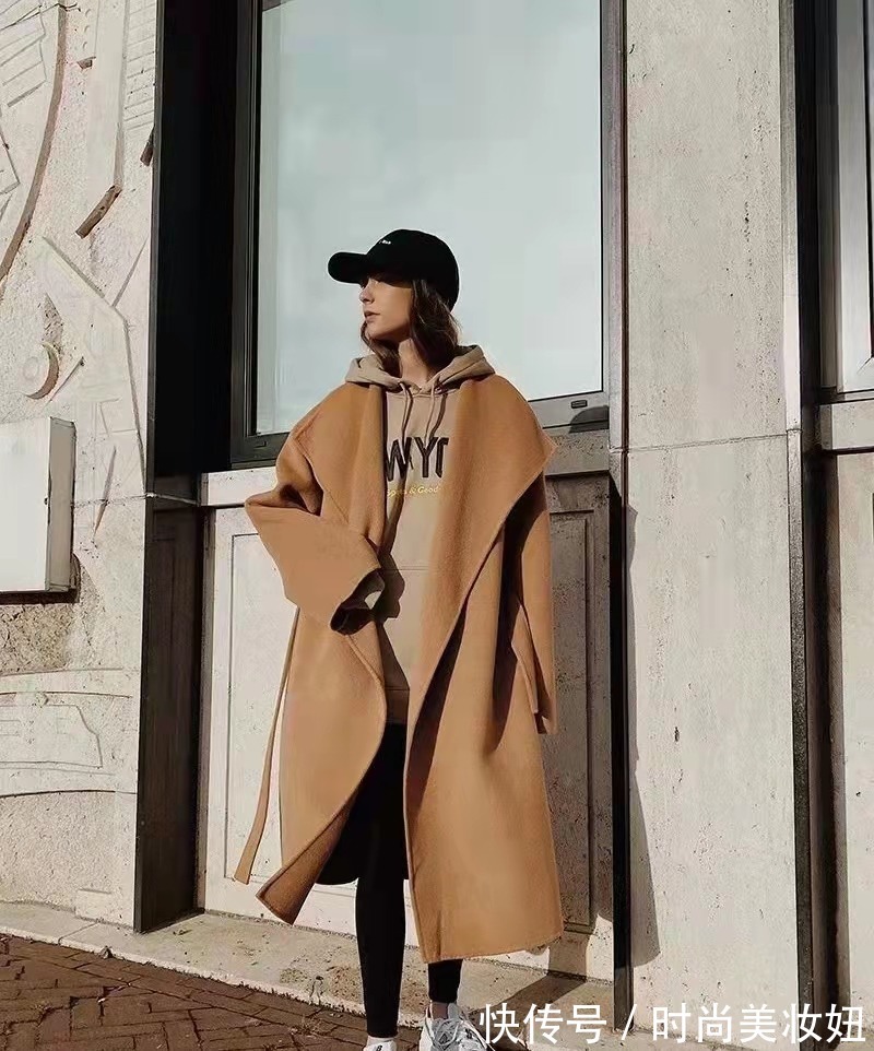卫衣 “长大衣+卫衣”火了,毫不费力的穿搭术,实用又时髦洋气
