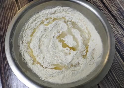 炸油条时，不用添加泡打粉，多加1点它，油条照样蓬松酥脆