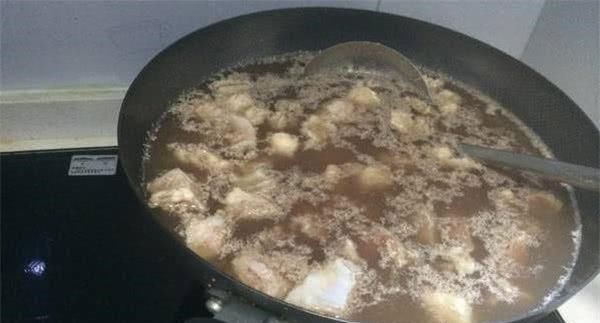 炖肉出的白沫,是营养还是脏东西切记这一步,猪肉鲜嫩无腥味