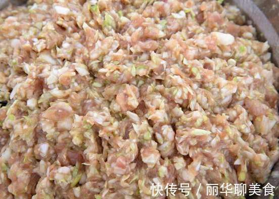 调料|做肉馅时,调料别乱放,谨记3不放,肉馅又鲜又香,咬一口直爆汁