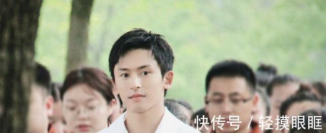 歌声|心若向阳，哪里都是晴天！张哲瀚的歌声，激情四溢，欢快向上