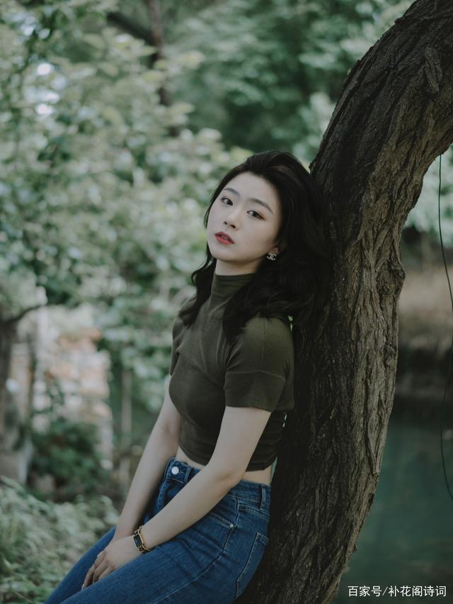 枕梦@五言格律寂寞溪流冷,清凉晚霁歌。云开晴照日,地阔映光波