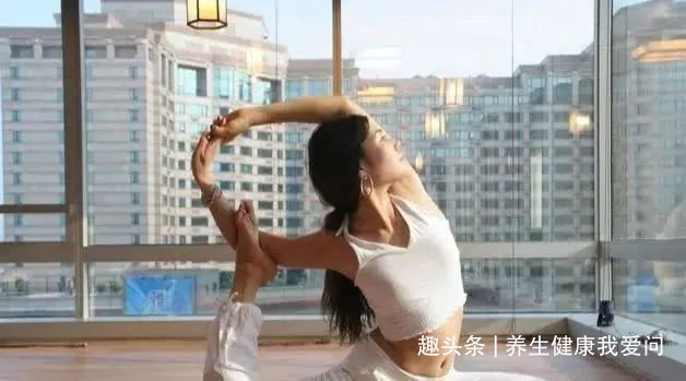 高血脂|寿命短的女人,手上会发出3种信号,若一个不占,说明你还算健康