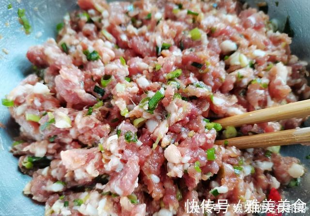 北方|亲手制作北方特色的鲜肉馄饨，受累又忙碌，不如儿媳买的小云吞