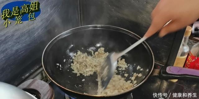 想吃小笼包不用出去买,教你方法在家做,蓬松渲软特别好吃