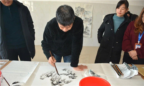  书画家们|走进书画世界 打造文化校园！安丘市第二中学举行书画名家进校园活动