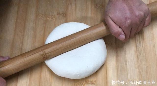 面粉试试这样做,炸果子,金黄酥脆,做法简单,可当零食来解馋