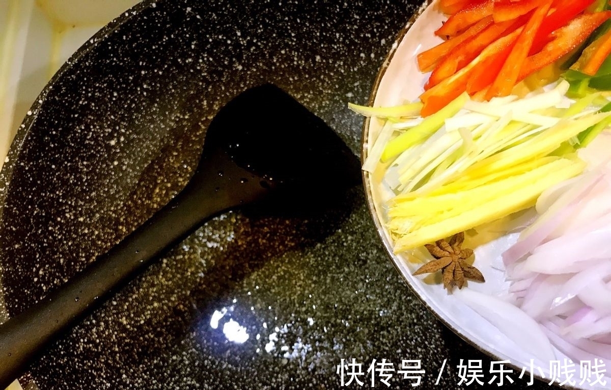 搭配|各种蔬菜的搭配，色彩缤纷，营养丰富，一道家常开胃菜完成