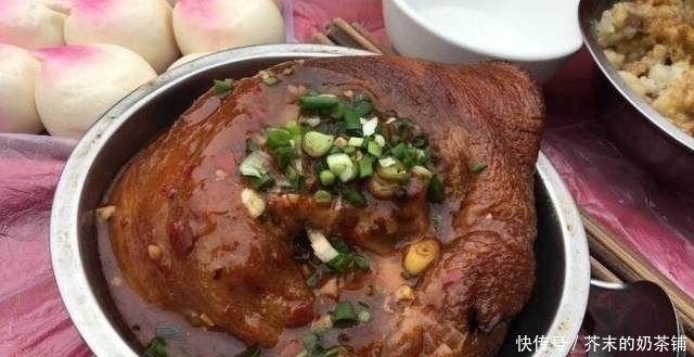 闺蜜农村爷爷80岁大寿,包了500的红包,看到这桌菜感觉值了