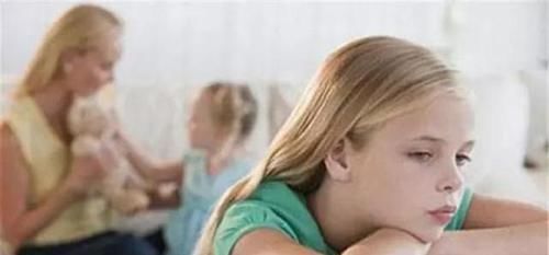 弟弟|“以后让弟弟给你们养老”,父母的偏心,孩子其实感受得到